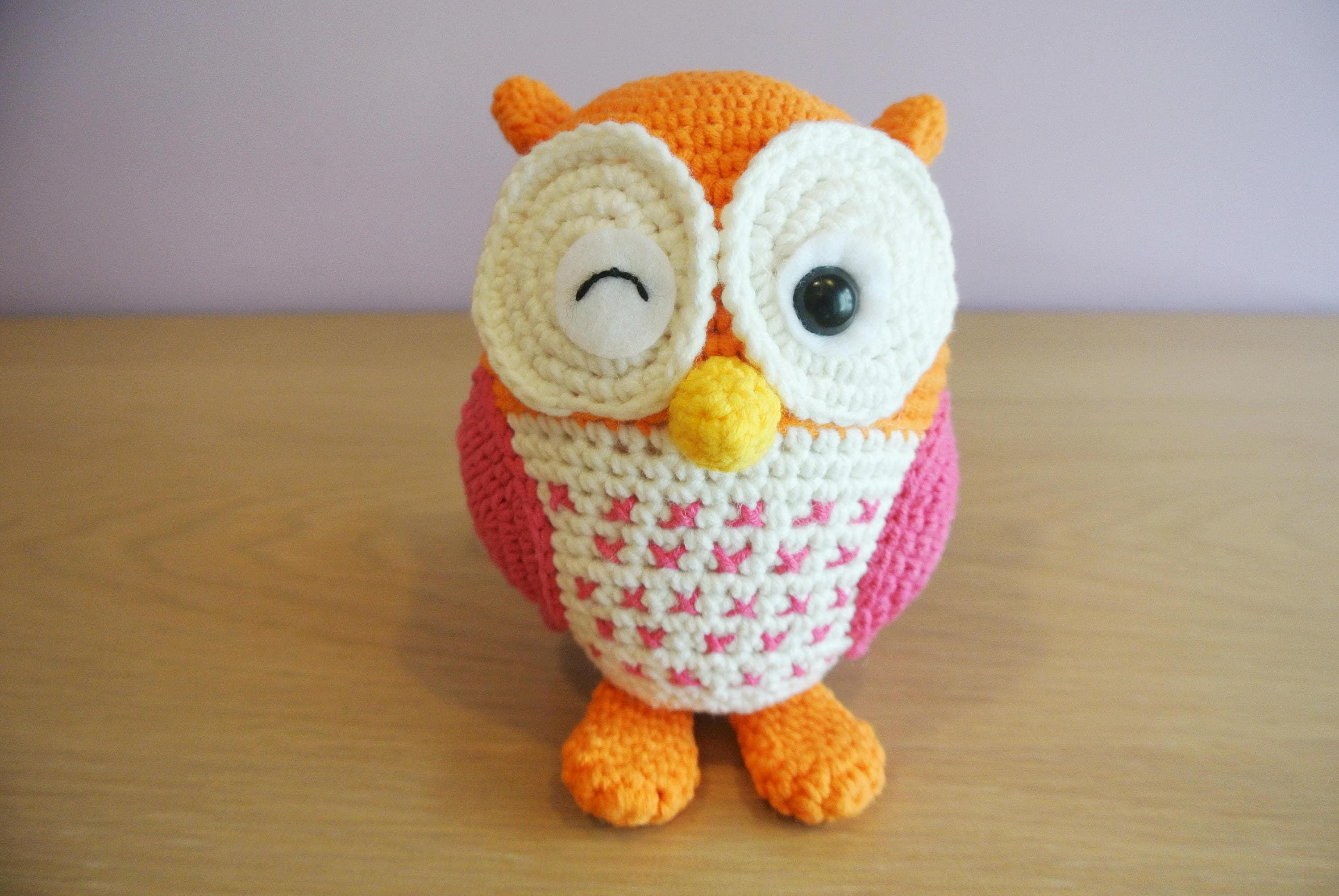 Сова ализе пуффи. Игрушки амигуруми сова. Плюшевая сова крючком. Вязаная плюшевая сова. Сова амигуруми.