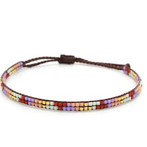 Pulsera de espuma de mar, terracota, glicina, melocotón y triángulo dorado en cordón de nylon marrón