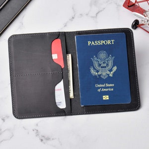 Funda de pasaporte PERSONALIZADA. Porta pasaporte de cuero. Cartera de viaje. Cartera para documentos. Cartera de pasaporte para hombre con monograma. Viajes personalizados