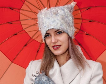 Weißer Hut mit Locken von Schafen, Stilish Filz Hut, gefilzte Wollmütze, Merino-Wolle-Hut, elegante Frau Hut, warmen Winter-Accessoire, Geschenk für Sie