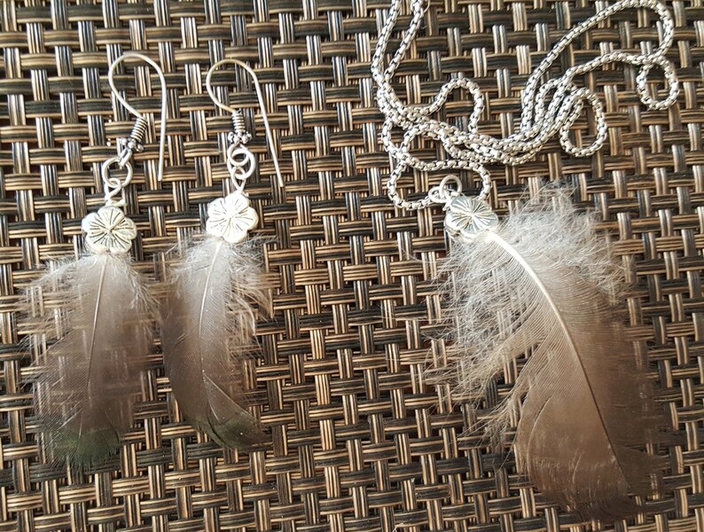Spirit Nest Feather Set Silver Plumeria Flower Earrings /& Necklace 18