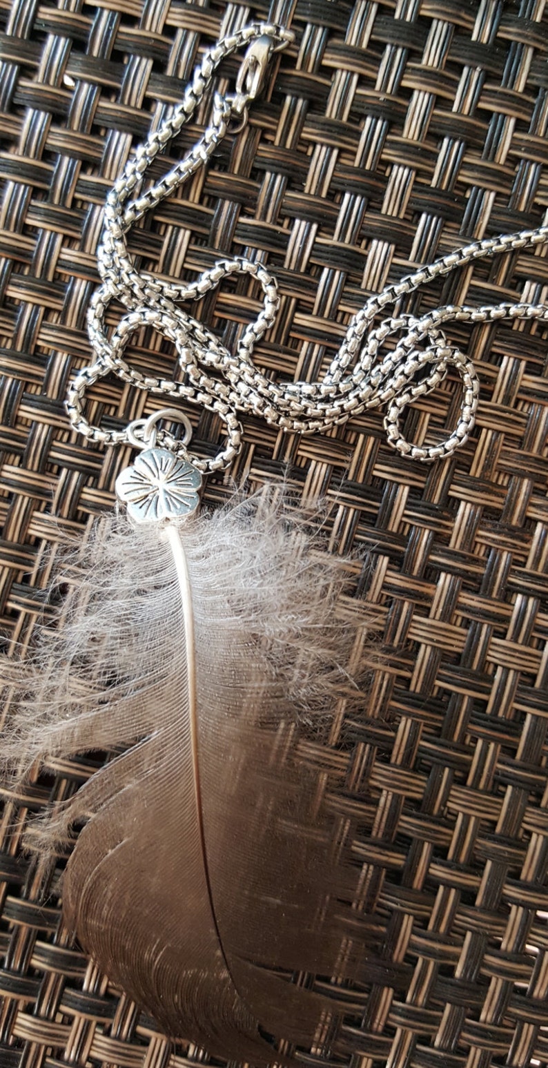 Spirit Nest Feather Set Silver Plumeria Flower Earrings /& Necklace 18