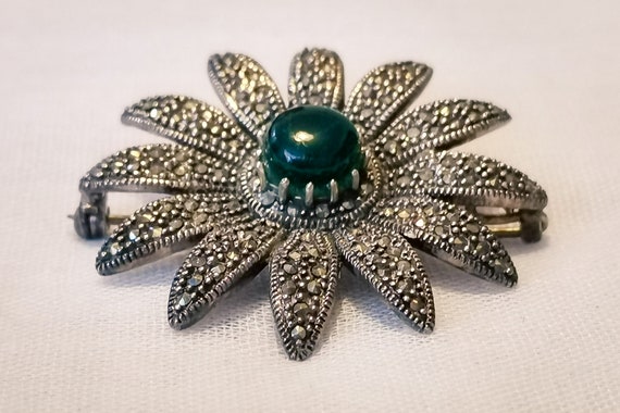 Silver marcasite daisy brooch | vintage brooch | 1