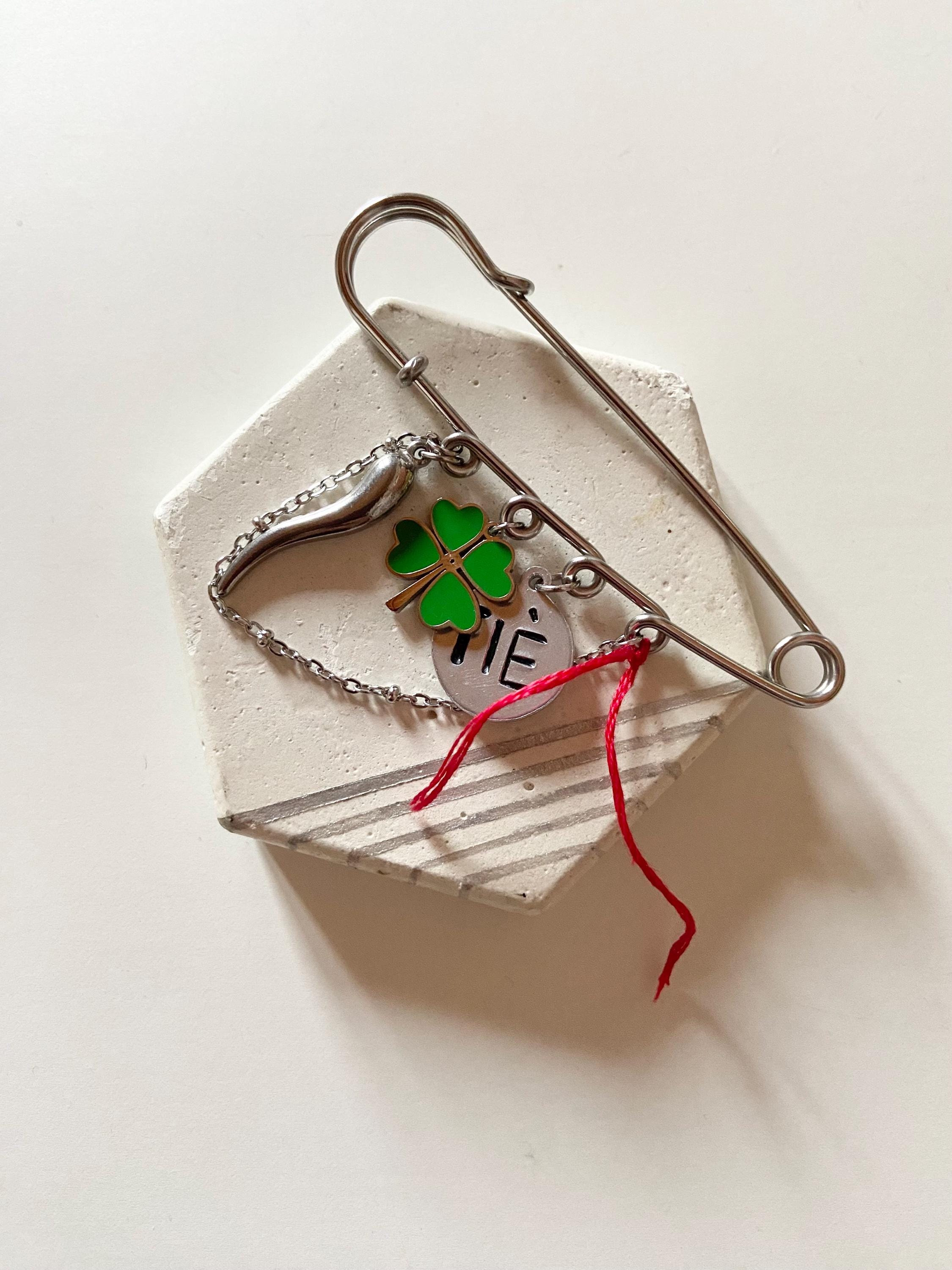 Spilla Ciondolo a Luna con Foglie Oro Giallo Bianco e Rosa Spilla Ciondolo a Luna con Foglie Oro Giallo Bianco e Rosa
