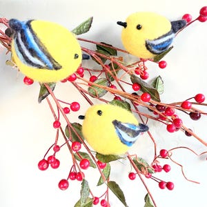 Gelbe Vögel Set von 3 Nadelfilzvögeln Waldsänger Goldfink Weihnachtsdeko Filztiere Vogel Waldwolle Unikat Kunst