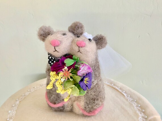 Woodland wedding cake topper mouse mice braid and groom mouse figurine felt wool garden wedding needle felted animal wedding mouse couple