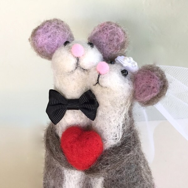 Wedding gift mouse wedding cake topper mouse cake topper needle felted animal felted cake topper felted mouse Animal topper felt mice wool