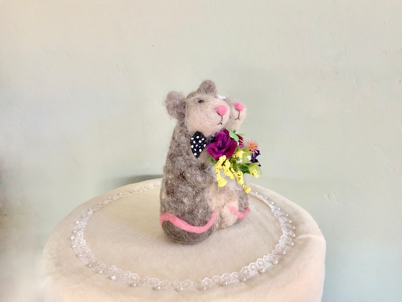 Woodland wedding cake topper mouse mice braid and groom mouse figurine felt wool garden wedding needle felted animal wedding mouse couple