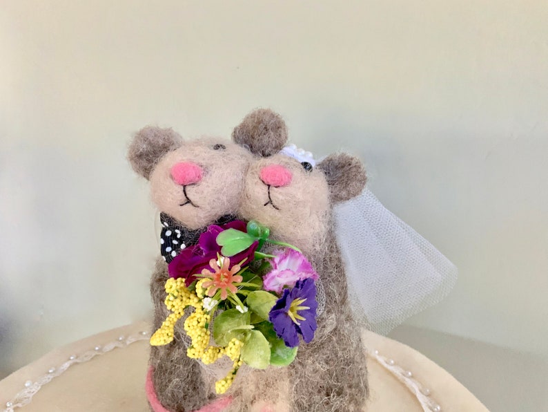 Woodland wedding cake topper mouse mice braid and groom mouse figurine felt wool garden wedding needle felted animal wedding mouse couple