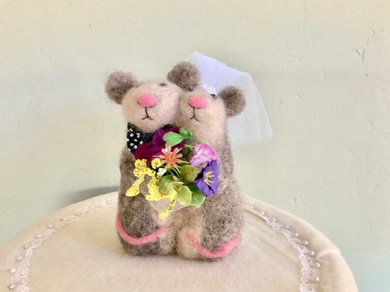 Woodland wedding cake topper mouse mice braid and groom mouse figurine felt wool garden wedding needle felted animal wedding mouse couple