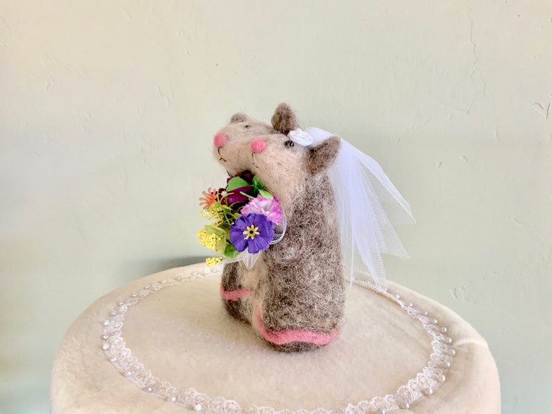 Woodland wedding cake topper mouse mice braid and groom mouse figurine felt wool garden wedding needle felted animal wedding mouse couple