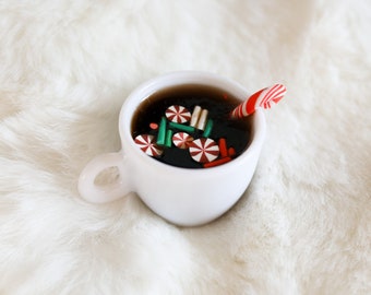Taza de chocolate caliente de elfo: miniatura navideña