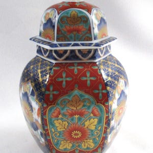 IMARI Pattern Vintage 6 1/2&quot; Japanese Porcelain TEMPLE Jar ~ Hand Painted Hexagon Shape GINGER Jar