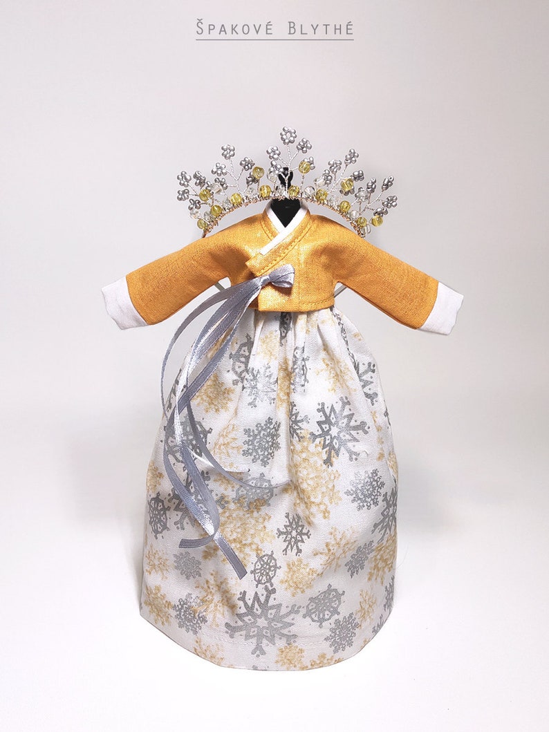 Snowflake korean hanbok - OOAK outfit for Blythe