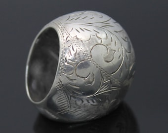 GIFT IDEA !! SIAM Vintage Etched Floral Design Textured Solid Sterling Silver Large Domed Ring Size 7.75