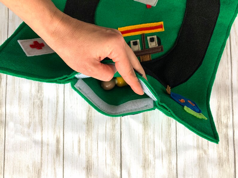 REVERSIBLE Car Play Set, Neighborhood Playscape, Felt Play Mat, Felt
