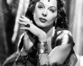 HEDY LAMARR 5x7 8x10 or 11x14 1949 "Samson & Delilah" Black and White Sultry Graceful Glamour Actress, Enchantress Photo Print