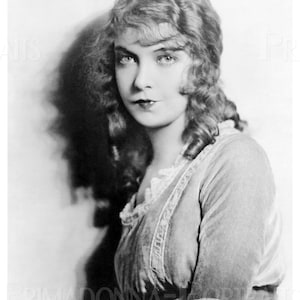 LILLIAN GISH 5x7 and 8x10 1920s Youthful Doll Photo Print Vintage Silent Era Hollywood Actress Portrait