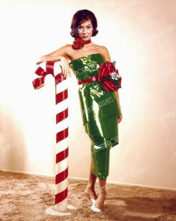 MARY TYLER MOORE 5x7 or 8x10 Sexy Color Youthful Comedienne, Christmas  Candy Cane Holiday Television Star Photo, Early Portrait - Etsy