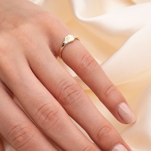 14k Gold Vintage Diamond Heart Signet Ring