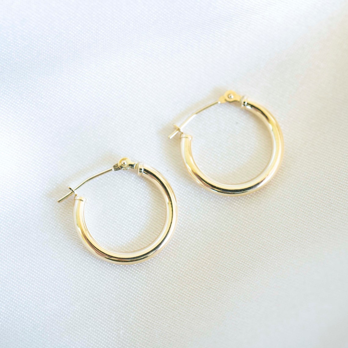 14k Solid Gold Hoops 15mm Lightweight Hoops Clasp Hoops Etsy