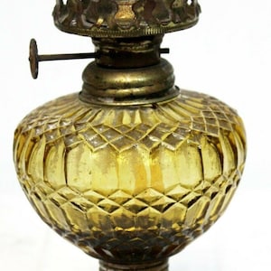 Vtg 60s Oil Lamp Mold Amber/gold Glass Metal Base No-Shade Made in Hong kong
