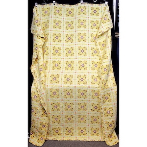 VTG 70s 80s Yellow Bedspread Quilted Stitching Floral Prairie CottageCore Farmho