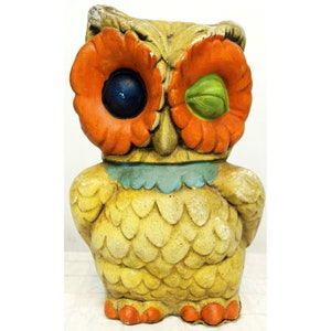 Vtg 1970s Hand painted 10.5&quot; Ceramic Winking Owl Statue Figurine Yellow Orange