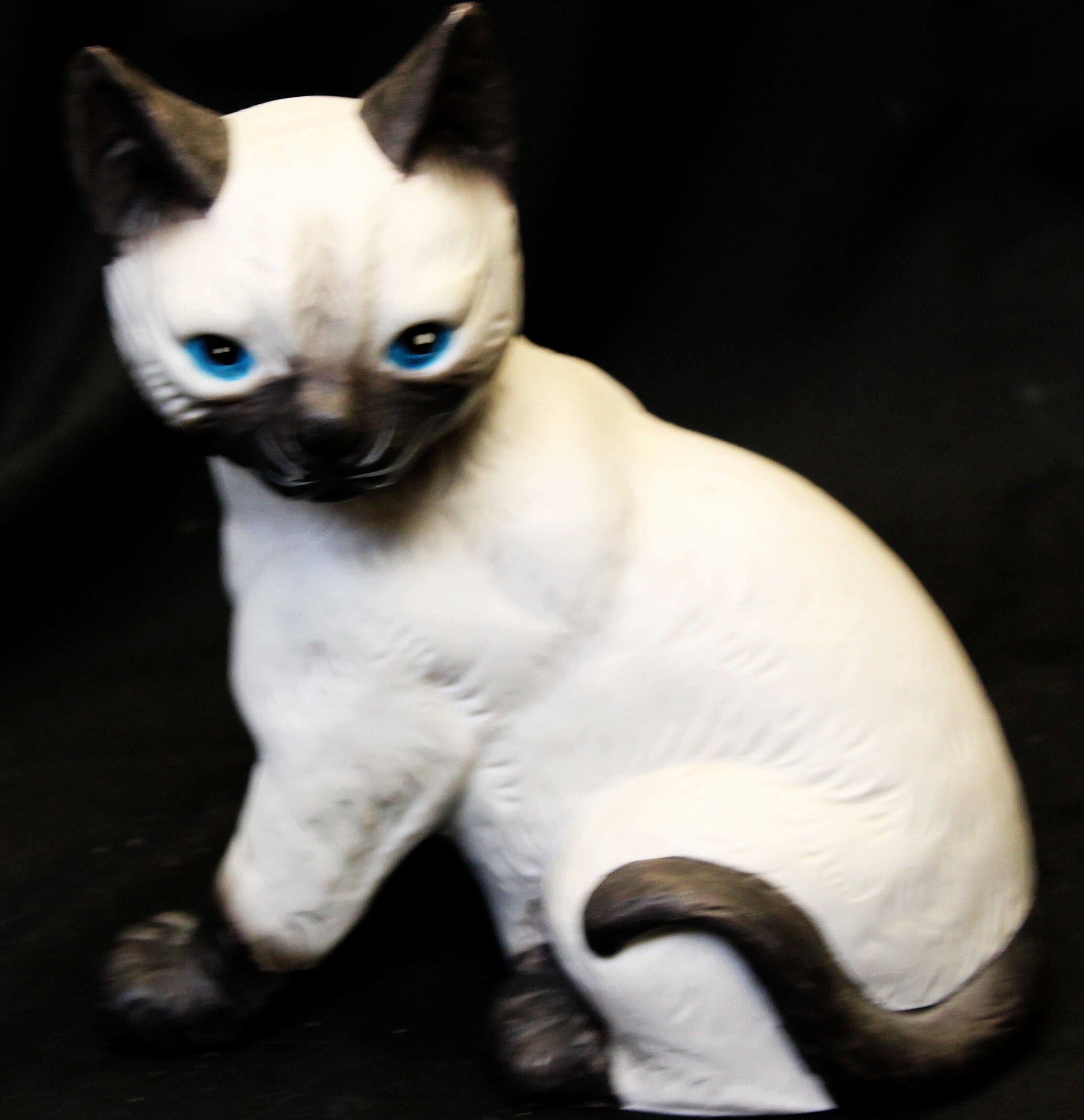 VTG Ceramic Blue Eye Siamese Cat Music Box - "Memory" Phantom Barbara Streisand