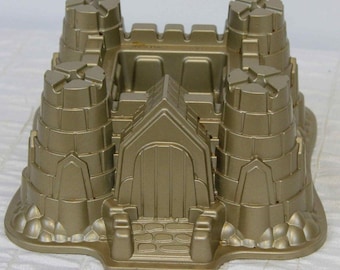 NordicWare Bundt Cake Pan Castle Beach King Queen 10-cup Cast Iron Mold Baking
