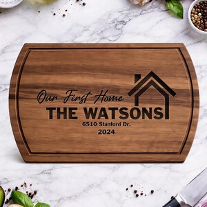 Tabla de servir personalizada para parejas – Tabla de quesos de acacia grabada – Regalo de inauguración de casa para bodas – Tabla de embutidos personalizada