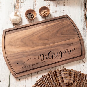 Personalized Cutting Board Wedding Gift, Custom Wedding & Anniversary Gift for Couples, Housewarming New Home Kitchen Decor Gift,Engraved, imagem 2