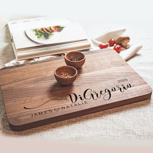 Personalized Cutting Board Wedding Gift, Custom Wedding & Anniversary Gift for Couples, Housewarming New Home Kitchen Decor Gift,Engraved, imagem 5