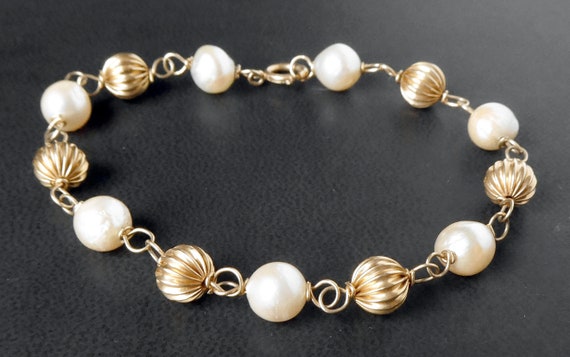 Vintage 14K Gold Pearl Bracelet 6.7 MM Freshwater… - image 1