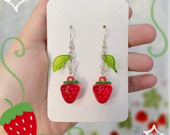 Jolies boucles d'oreilles fraises faites main - Bijoux fruits kawaii, cadeau fait main délicat pour elle et les amateurs de fraises, accessoires d'été