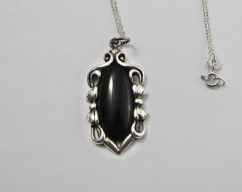 Sterling Silver and Black Onyx Pendant Necklace, Vintage Pendant Necklace, 925 Sterling Silver, 18 Inch Chain