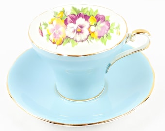 Ensemble tasse à thé et soucoupe bleu Aynsley avec pensées, forme corset, porcelaine Aynsley