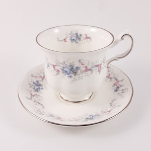 Royal Albert Romance tekopp med fat, vintage benporslin