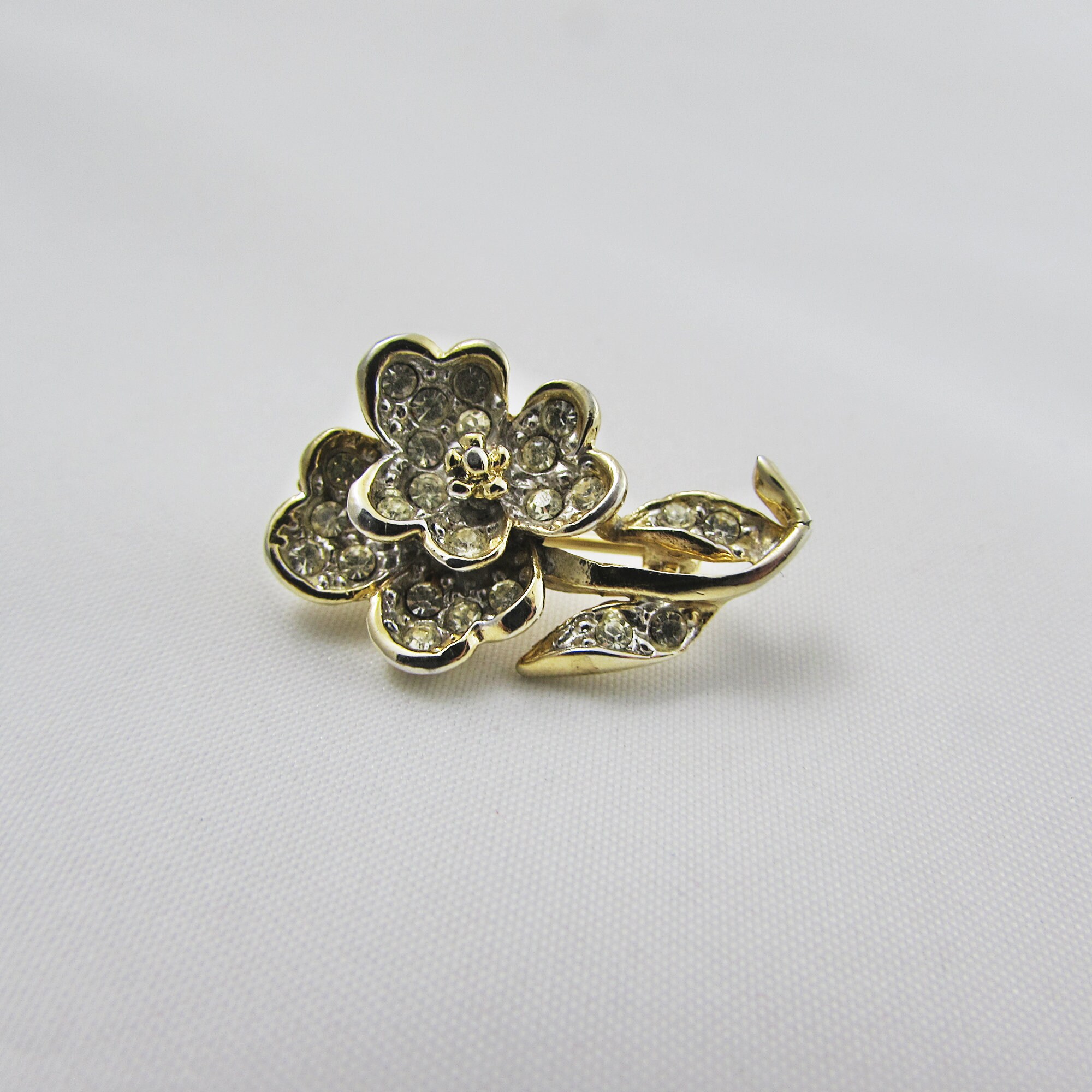 Broche Vintage Rare Dorée Forme Fleur Avec Strass - 4,5 Cm, Occasion Bon état