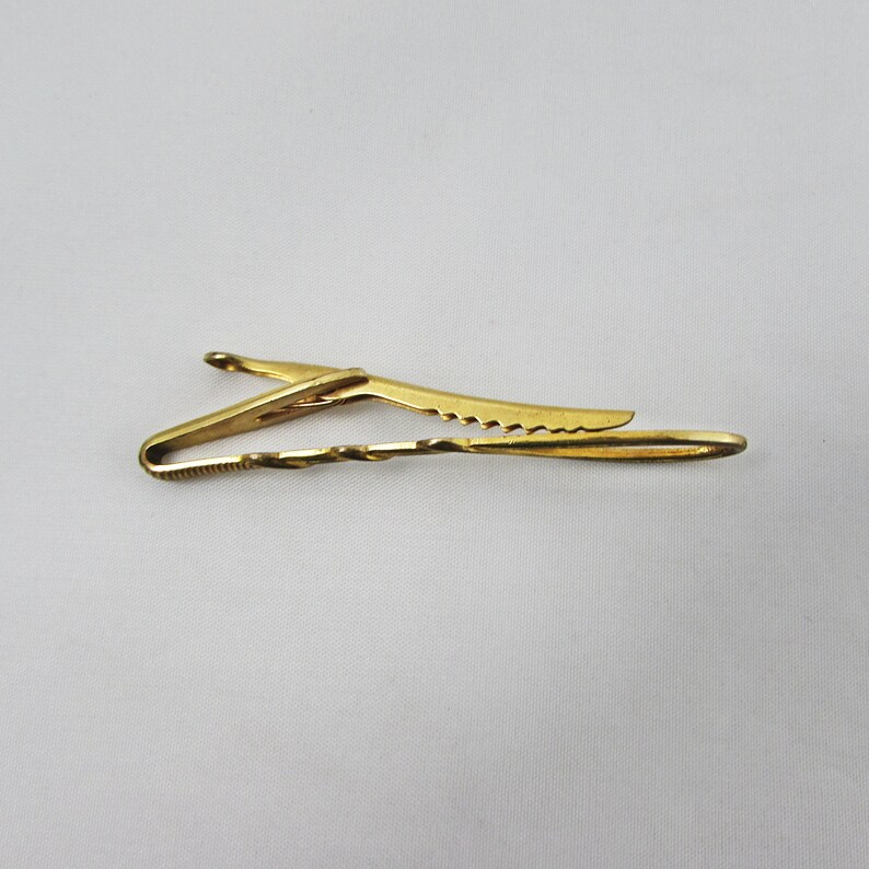 Tie Bar Clip 2.5 Inches Long Riding Crop Tie Clip by Hickok U.S.A. Gold Tone Vintage Equestrian Men/'s Accessory
