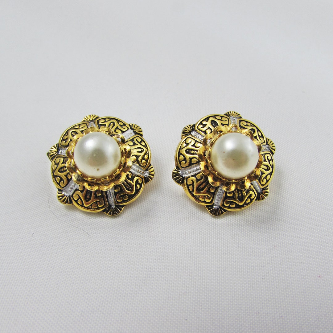 Chanel Vintage Faux Pearl Clip-On Earrings - Gold-Plated Clip-On, Earrings  - CHA988526