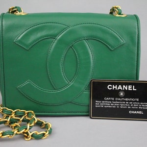 Bolso Chanel RARO de piel de cordero extragrande con logo verde auténtico con tarjeta, bolso de hombro/cartera/bolso de mano de los años 80, solapa única, cadena clásica, número de serie y tarjeta también.