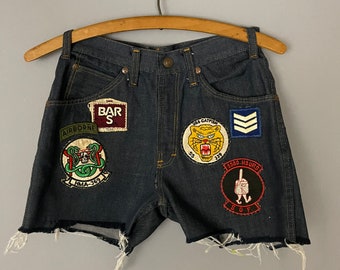 Vintage 70er Jahre Jeans Shorts mit Flicken, Daisy Dukes, kurze Hosen