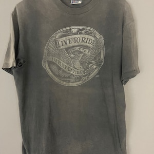 Camiseta Harley Davidson Vintage, desgastada, fina, destrozada, de los años 80. Camiseta de motociclista con agujeros y el lema &quot;Live to Ride, Ride to Live&quot;.
