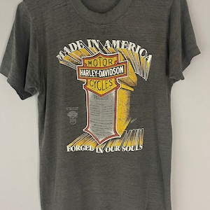 Vintage Harley Davidson motor-T-shirt ZELDZAAM, 3D-embleemshirt jaren 80 flinterdun, burn-out T-shirt, moeilijk te vinden graphic &quot;Forged in our Souls&quot;