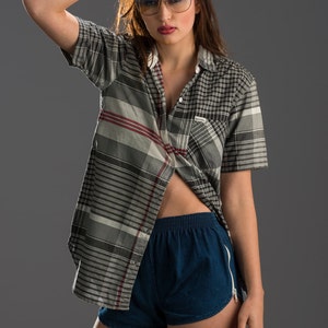 Plaid Shirt Blouse Top Short Sleeve/Grey Red White Stripe Print Collar Button Down 90s Vintage Boyfriend Shirt Soft Casual Grunge Slim Fit M