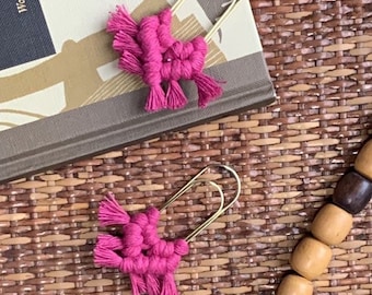 Handmade Macrame Paperclip Bookmark - Stylish and Functional Accessories for Books, Journals, and Planners. Perfect Gift for Book Lovers!