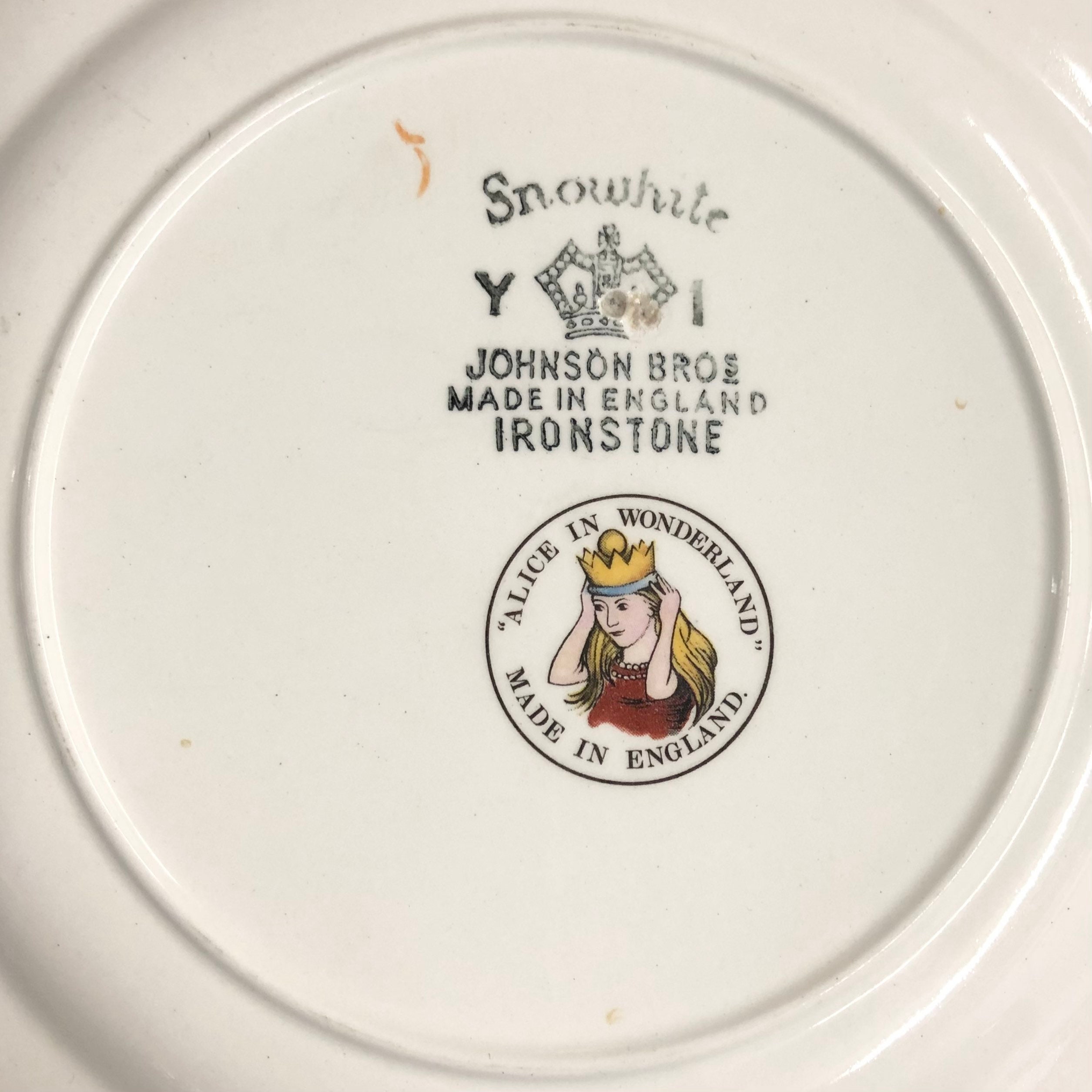 レアな英国製ビンテージ　アリス・イン・ワンダーランド Johson Bros Johnson Brothers Alice in Wonderland Bowl and Plate. For