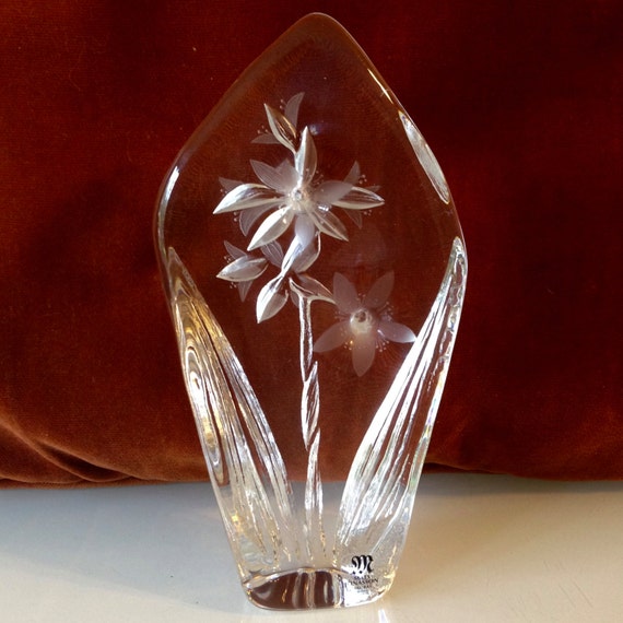 Flower Crystal Red Bouquet Sculpture Mats Jonasson Flower Crystal Red Bouquet Swedish Crytal