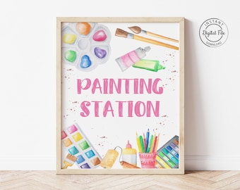 Puede incluir: Un cartel imprimible para una estación de pintura con pinturas de acuarela, pinceles y una paleta. El cartel dice "Painting Station" en letras rosas.